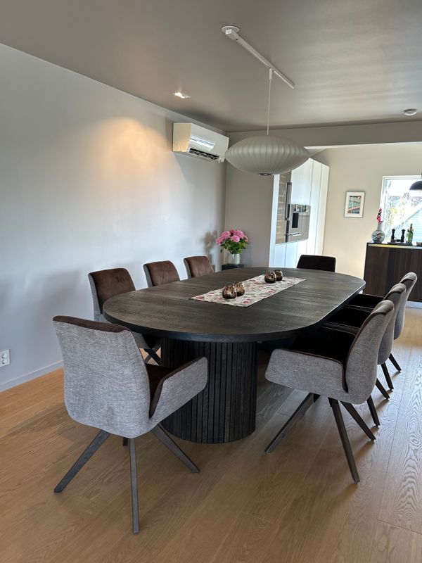 Sophisticate Ø135 Rundt Spisebord heltre røkt eik | med uttrekk