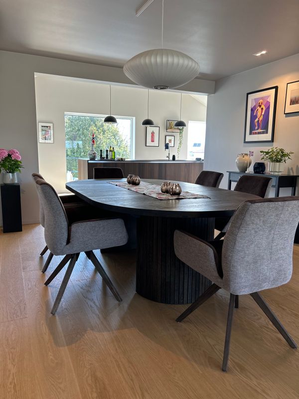 Sophisticate Ø135 Rundt Spisebord heltre røkt eik | med uttrekk