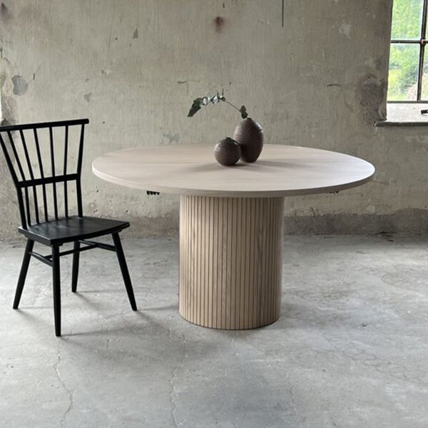 Hovedbilde Sophisticate Spisebord 130cm hvitoljet med 1 stk ...