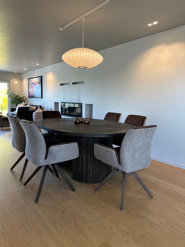 Sophisticate Ø135 Rundt Spisebord heltre røkt eik | med uttrekk